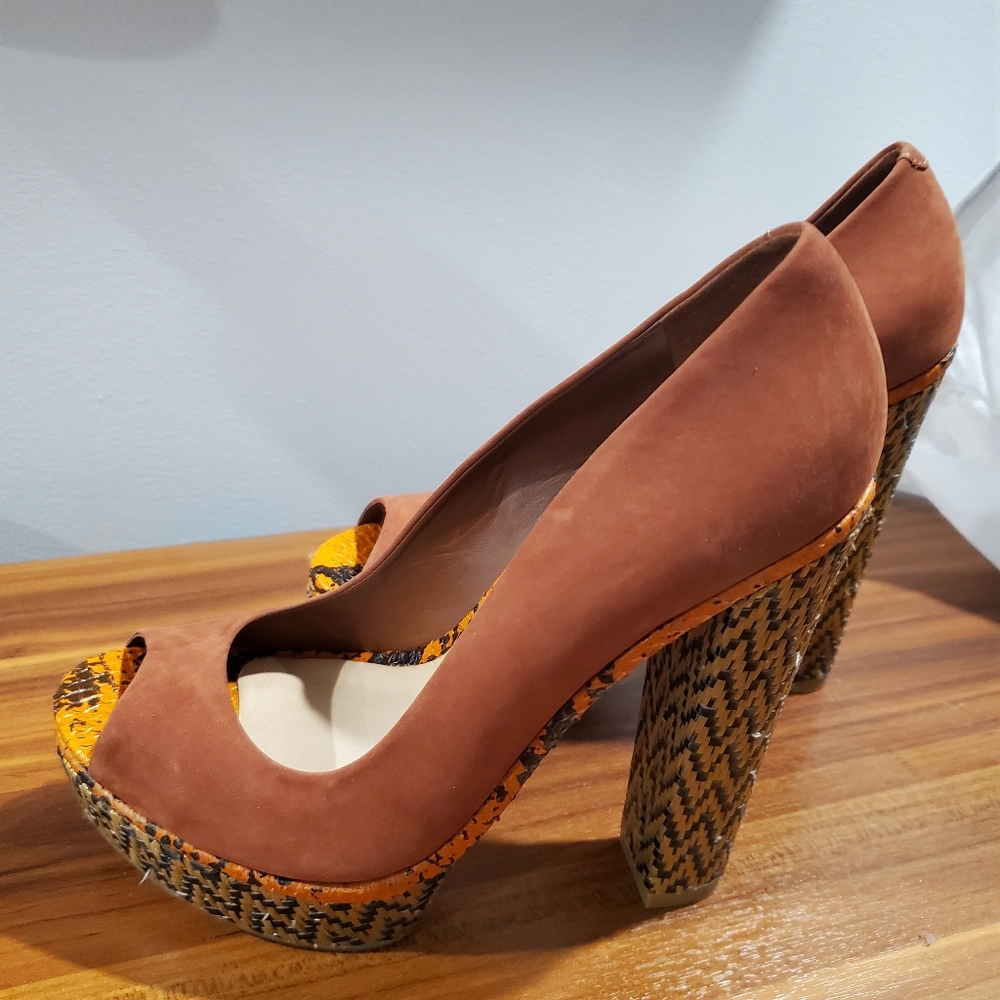 Shoes - Picture 2 of 9